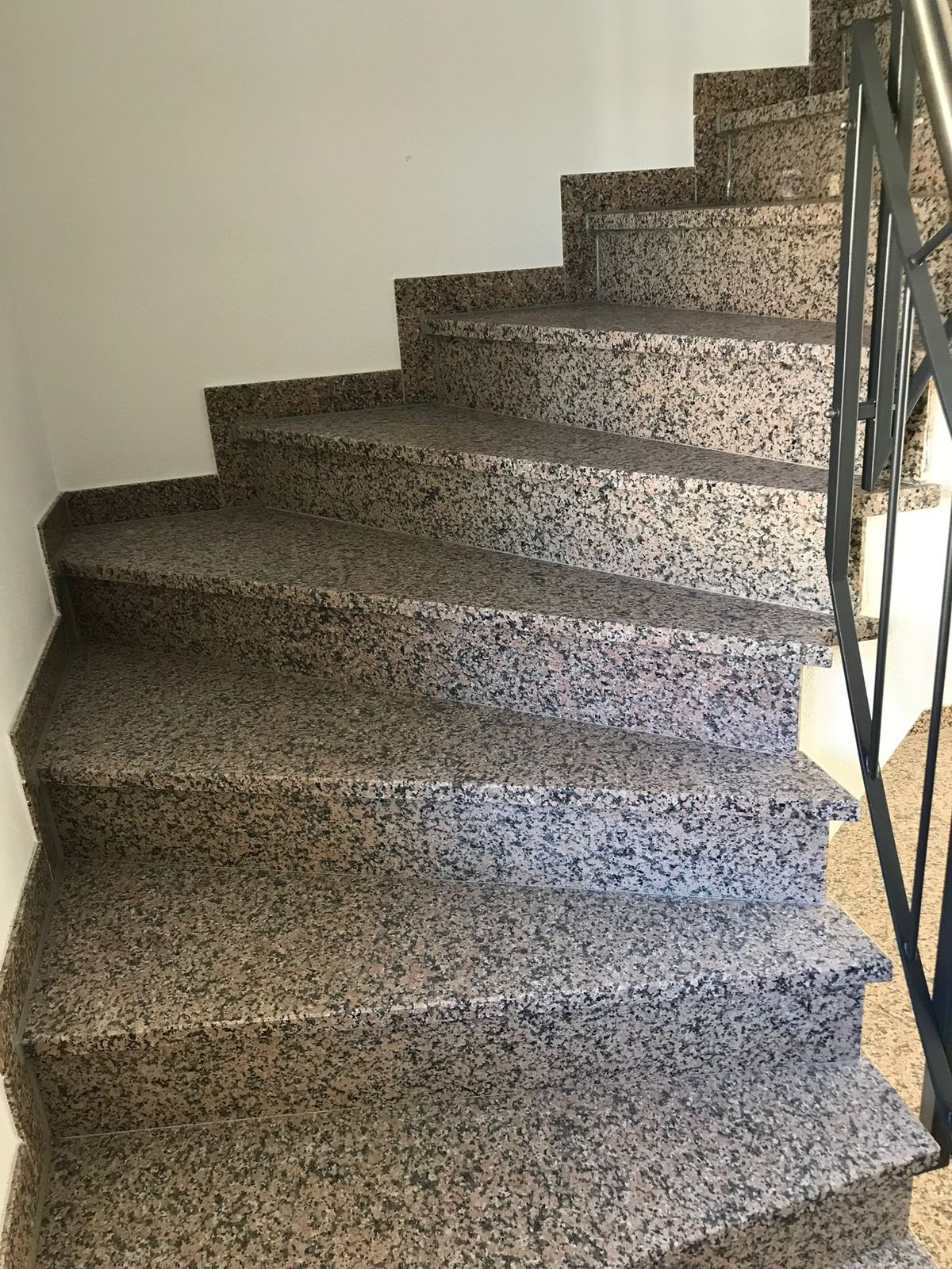 Scala in granito a grana fine